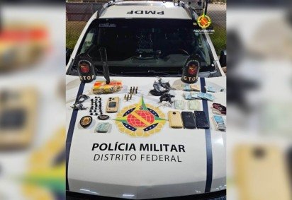 Além das porções de cocaína, ainda foi encontrado mais de R$ 6 mil em espécie -  (crédito: PMDF/Divulgação)