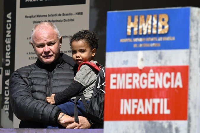  Problemas de saúde devido ao frio no DF. Na Foto Adnilson Almeida Rios com o filho Ravi Ribeiro Rios de  3 anos 