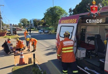 CBMDF atende colis&atilde;o de ve&iacute;culo de passeio contra poste na Asa Norte