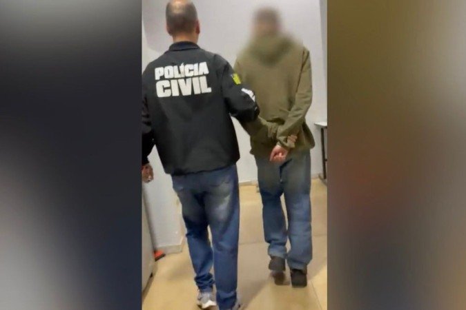 Pai é preso por maus-tratos após manter quatro filhos confinados em quarto sem ventilação em Luziânia - (crédito: PCGO) Pai é preso por maus-tratos após manter quatro filhos confinados em quarto sem ventilação em Luziânia - (crédito: PCGO)