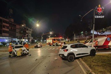 CBMDF atende colisão entre dois veículos na Asa Norte -  (crédito: CBMDF/Divulgação)