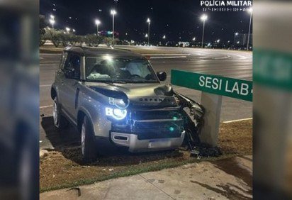 A mulher foi autuada pelo crime de dirigir embriagada  -  (crédito: Reprodu&ccedil;&atilde;o/PMDF) -A mulher foi autuada pelo crime de dirigir embriagada  -  (crédito: Reprodu&ccedil;&atilde;o/PMDF)