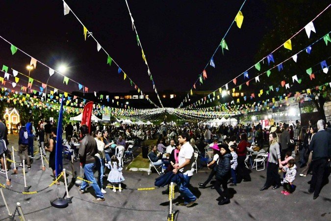 Festa Junina na Paróquia Nossa Senhora da Esperança, na 307 Norte - (crédito: Ed Alves/CB) Festa Junina na Paróquia Nossa Senhora da Esperança, na 307 Norte - (crédito: Ed Alves/CB)