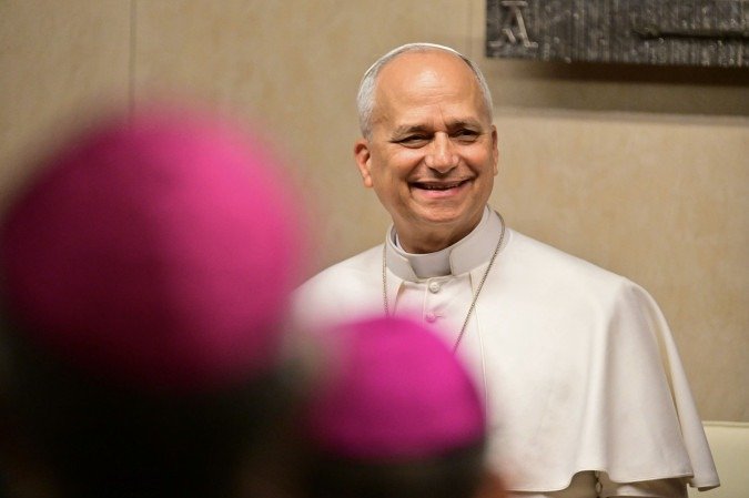 O Papa Leão XIV sorri durante um encontro com os bispos da Espanha na sede da Conferência Episcopal em Madri, em 8 de junho de 2026 - (crédito: STEFANO RELLANDINI / AFP) O Papa Leão XIV sorri durante um encontro com os bispos da Espanha na sede da Conferência Episcopal em Madri, em 8 de junho de 2026 - (crédito: STEFANO RELLANDINI / AFP)