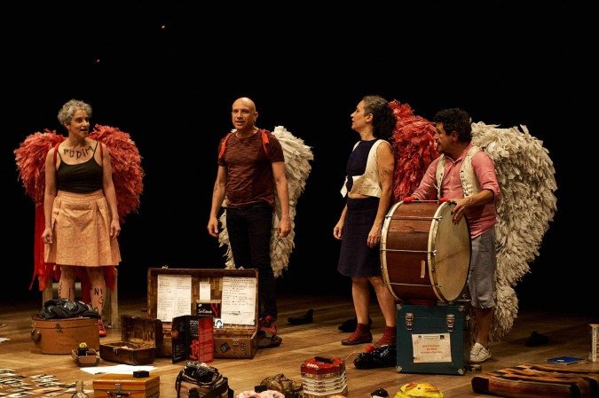 Raquel Scotti Hirson, Renato Ferracini, Ana Cristina Colla e Jesser de Souza dividem o palco dividividem o 
palco em Kintsugi, 
100 memórias
