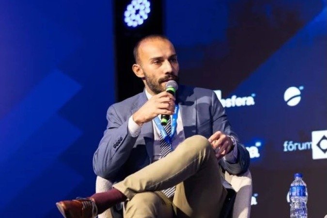 Roman argumentou que a reputação da empresa é construída através de Roman argumentou que a reputação da empresa é construída através de