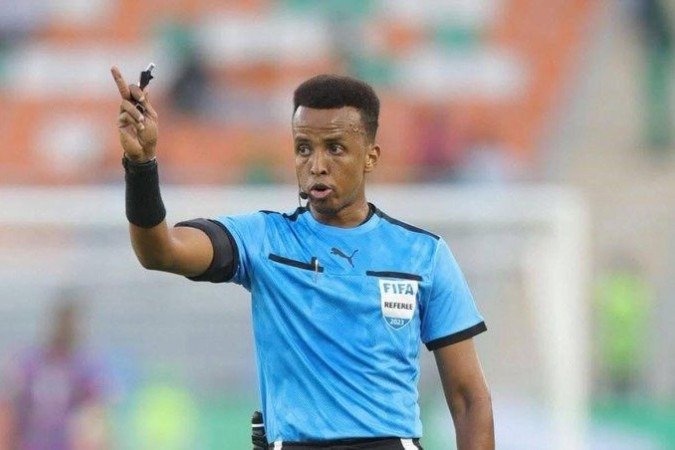 Mlehor árbitro do continente africano fica de fora da Copa do Mundo após ter visto negado - (crédito: Divulgação / FIFA) Mlehor árbitro do continente africano fica de fora da Copa do Mundo após ter visto negado - (crédito: Divulgação / FIFA)