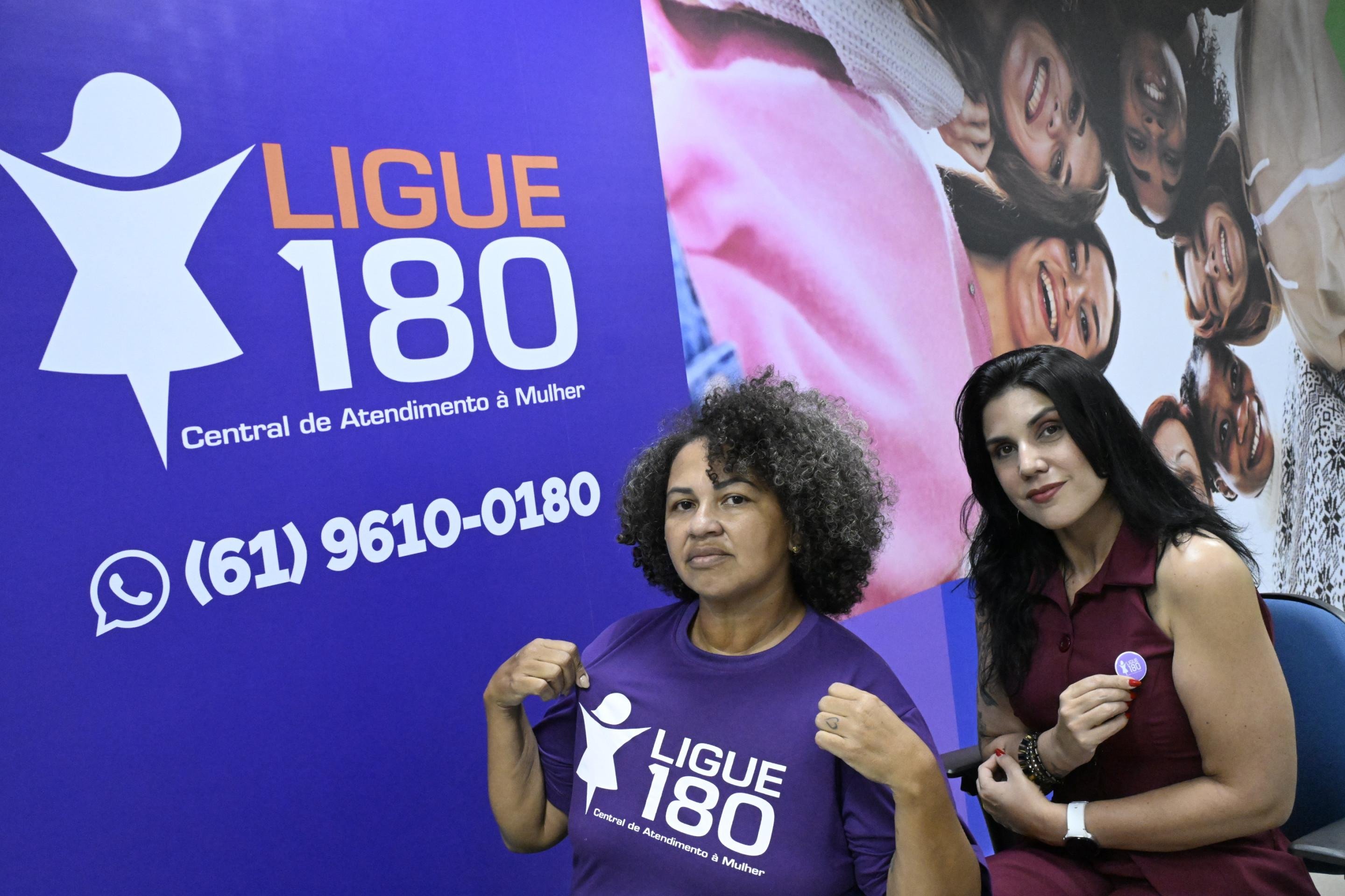 Central 180 treina equipe para atender denúncias de violência digital