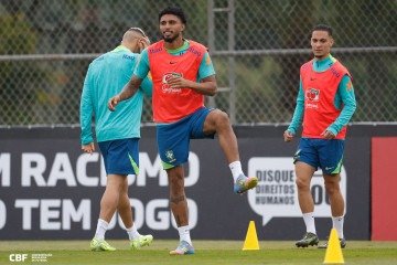 Éderson se aquece em treino da Seleção no CT Joaquim Grava -  (crédito: Rafael Ribeiro/CBF)