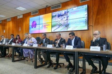 Durante a entrevista, Celina Leão informou que a mudança deve gerar uma economia de até R$ 168 milhões por ano - (crédito: Paulo H. Carvalho/Agência Brasília) Durante a entrevista, Celina Leão informou que a mudança deve gerar uma economia de até R$ 168 milhões por ano - (crédito: Paulo H. Carvalho/Agência Brasília)