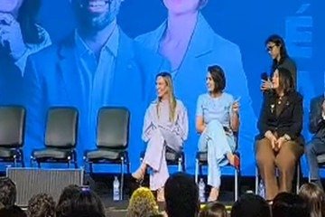 No evento desta terça-feira (9/6), Celina Leão sentou-se ao lado da ex-primeira dama, Michelle Bolsonaro - (crédito: Reprodução/YouTube) No evento desta terça-feira (9/6), Celina Leão sentou-se ao lado da ex-primeira dama, Michelle Bolsonaro - (crédito: Reprodução/YouTube)