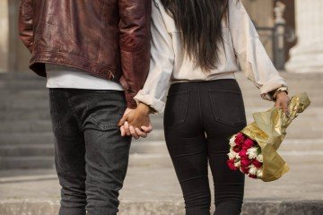 Pesquisa aponta que 91% dos brasileiros em um relacionamento pretendem presentear a pessoa amada -  (crédito: Reprodução/Magnific)