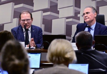 Nelson de Souza (E) disse não ter informações sobre quantas vezes Vorcaro foi ao Banco de Brasília -  (crédito:  Ed Alves/CB/D.A Press) -Nelson de Souza (E) disse não ter informações sobre quantas vezes Vorcaro foi ao Banco de Brasília -  (crédito:  Ed Alves/CB/D.A Press)
