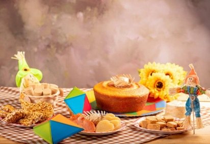 Com escolhas conscientes, pessoas com diabetes podem aproveitar as festas juninas sem abrir mão dos sabores tradicionais (Imagem: Milton Buzon | Shutterstock)
 -  (crédito: EdiCase) -Com escolhas conscientes, pessoas com diabetes podem aproveitar as festas juninas sem abrir mão dos sabores tradicionais (Imagem: Milton Buzon | Shutterstock)
 -  (crédito: EdiCase)