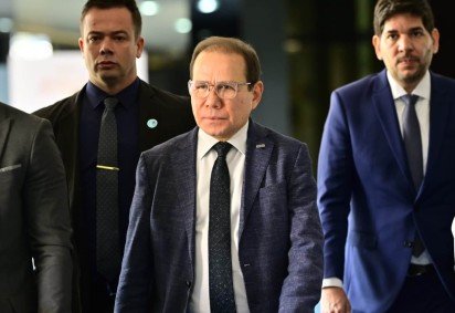 O presidente do Banco de Brasília (BRB), Nelson Antônio de Souza, chega para a audiência pública na CAE nesta terça-feira (9/6)  -  (crédito: Ed Alves/CB/DA.Press) -O presidente do Banco de Brasília (BRB), Nelson Antônio de Souza, chega para a audiência pública na CAE nesta terça-feira (9/6)  -  (crédito: Ed Alves/CB/DA.Press)