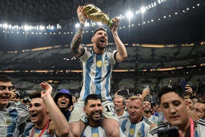 A Alemanha foi a primeira seleção europeia a levantar a taça da Copa do Mundo em solo latino-americano, em 2014 - (crédito: AFP via Getty Images) A Alemanha foi a primeira seleção europeia a levantar a taça da Copa do Mundo em solo latino-americano, em 2014 - (crédito: AFP via Getty Images)