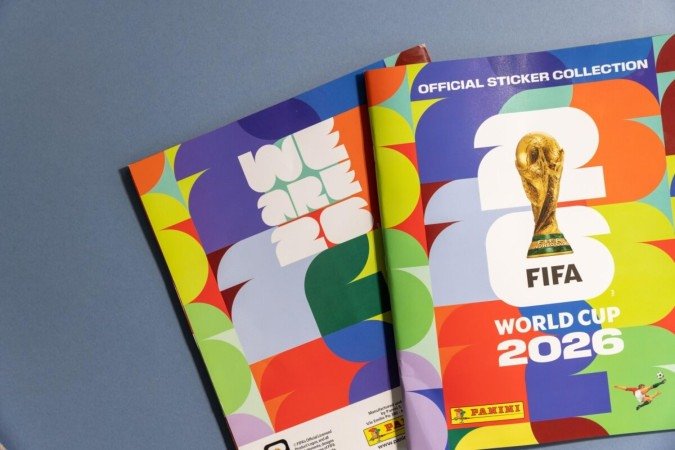 Completar o álbum da Copa pode ser uma experiência de aprendizado e ajudar a reduzir o tempo de telas na rotina das crianças (Imagem: Ink Drop | Shutterstock) - (crédito: EdiCase) Completar o álbum da Copa pode ser uma experiência de aprendizado e ajudar a reduzir o tempo de telas na rotina das crianças (Imagem: Ink Drop | Shutterstock) - (crédito: EdiCase)