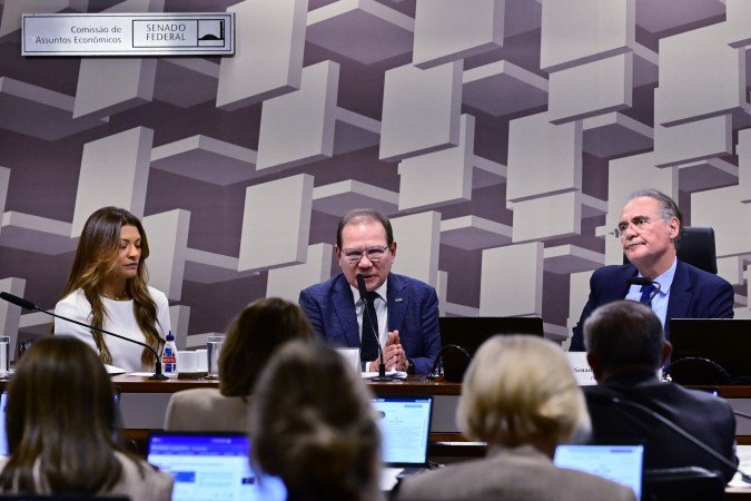 Nelson de Souza (E) disse n&atilde;o ter informa&ccedil;&otilde;es sobre quantas vezes Vorcaro foi ao Banco de Bras&iacute;lia