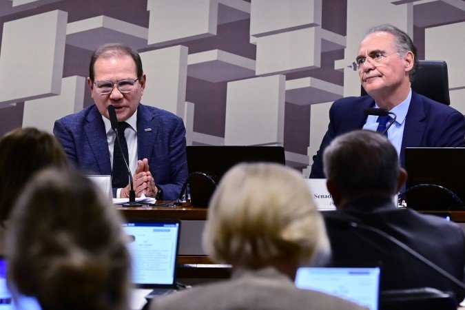 Nelson de Souza (E) disse não ter informações sobre quantas vezes Vorcaro foi ao Banco de Brasília - (crédito: Ed Alves/CB/D.A Press) Nelson de Souza (E) disse não ter informações sobre quantas vezes Vorcaro foi ao Banco de Brasília - (crédito: Ed Alves/CB/D.A Press)