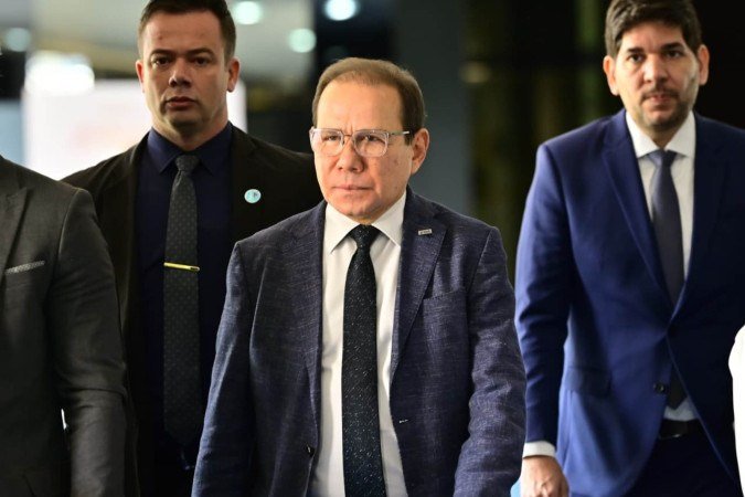 O presidente do Banco de Brasília (BRB), Nelson Antônio de Souza, chega para a audiência pública na CAE nesta terça-feira (9/6) - (crédito: Ed Alves/CB/DA.Press) O presidente do Banco de Brasília (BRB), Nelson Antônio de Souza, chega para a audiência pública na CAE nesta terça-feira (9/6) - (crédito: Ed Alves/CB/DA.Press)