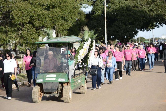 Enterro de Mariângela Moreira no cemitério de Taguatinga - (crédito: Foto: Minervino Júnior/CB Press) Enterro de Mariângela Moreira no cemitério de Taguatinga - (crédito: Foto: Minervino Júnior/CB Press)