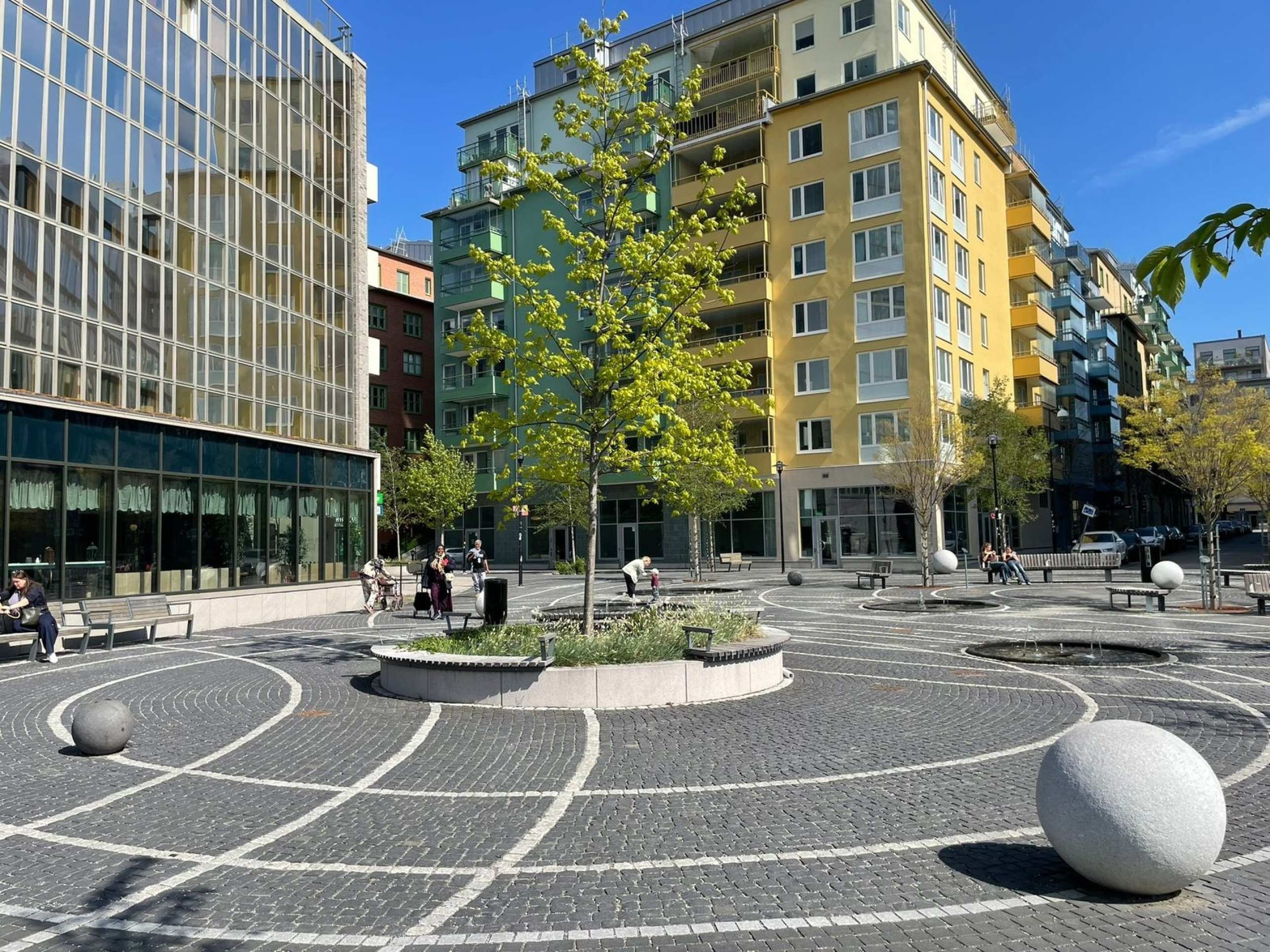 Kvarteret Lagern, um projeto de reurbaniza&ccedil;&atilde;o que integrou moradias, &aacute;reas p&uacute;blicas, com&eacute;rcio e equipamentos comunit&aacute;rios