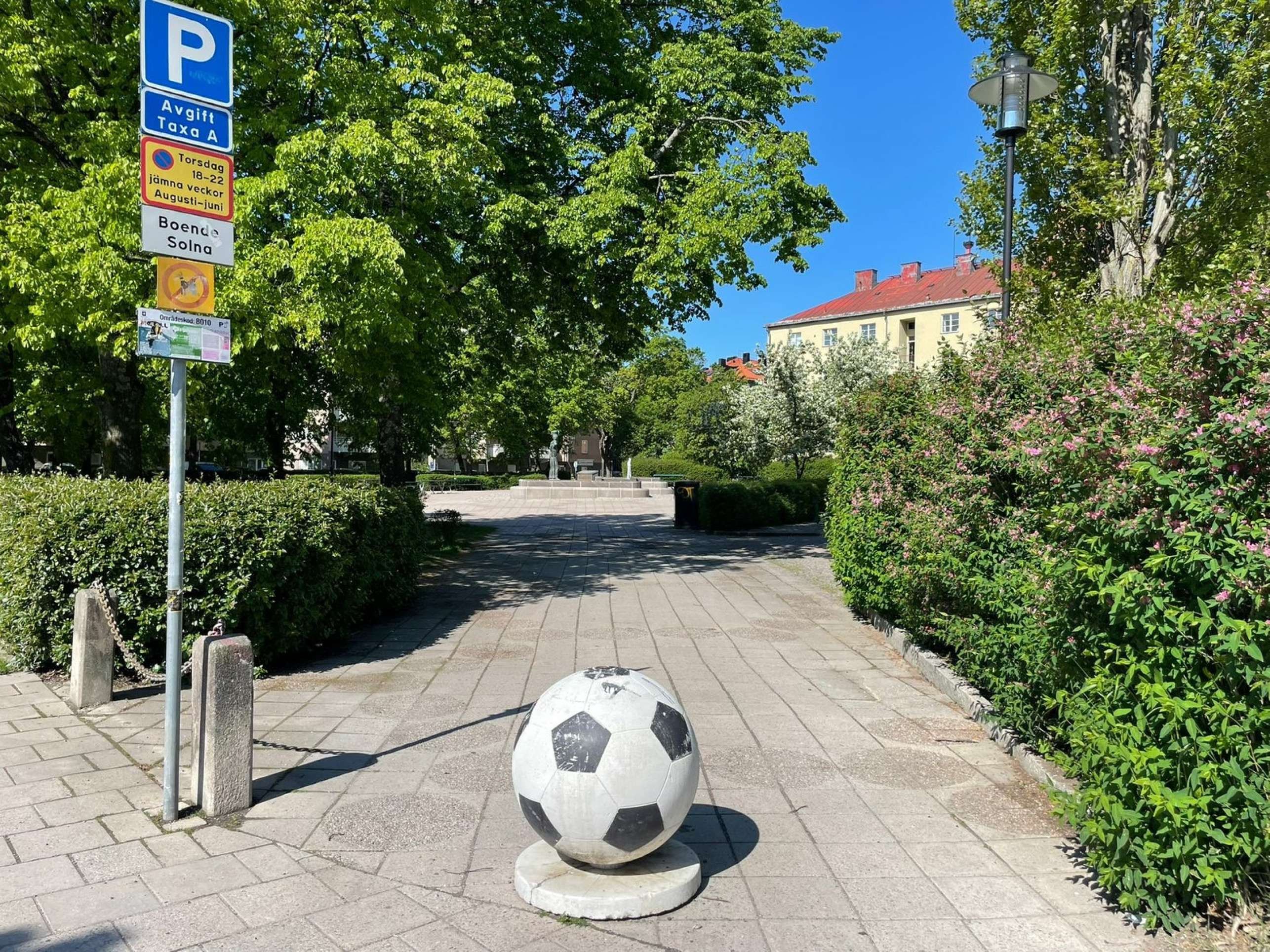 Pra&ccedil;a Rasunda (Rasunda Torg, em sueco): lembran&ccedil;as futebol&iacute;sticas