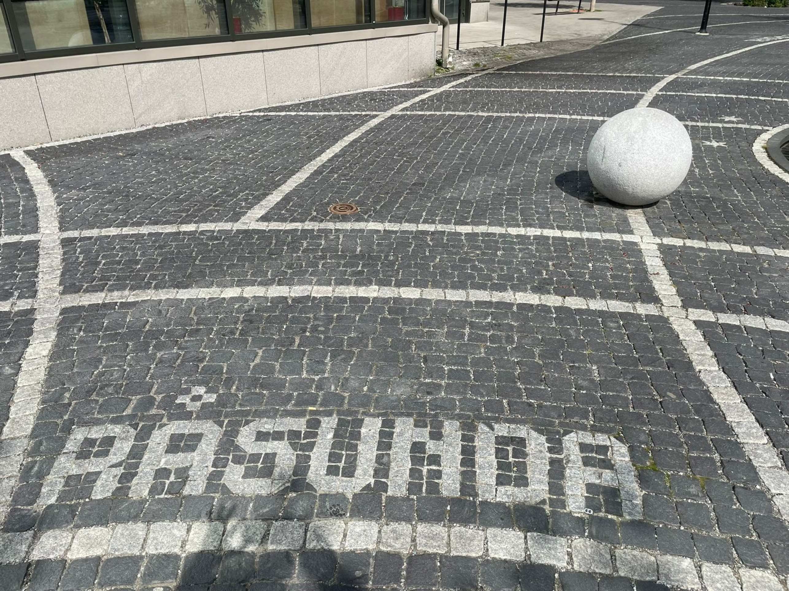 Refer&ecirc;ncias ao est&aacute;dio tamb&eacute;m aparecem no ch&atilde;o