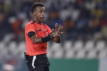 Artan, que em 2025 foi eleito o melhor árbitro de futebol masculino pela Confederação Africana de Futebol , foi impedido de entrar nos EUA no sábado - (crédito: KENZO TRIBOUILLARD/AFP) Artan, que em 2025 foi eleito o melhor árbitro de futebol masculino pela Confederação Africana de Futebol , foi impedido de entrar nos EUA no sábado - (crédito: KENZO TRIBOUILLARD/AFP)