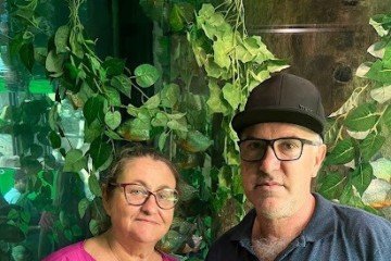Stella Maris e o marido Neidacir: ela diz que o trabalho melhora a autoestima, ele reclama das contas para pagar -  (crédito: Arquivo pessoal)