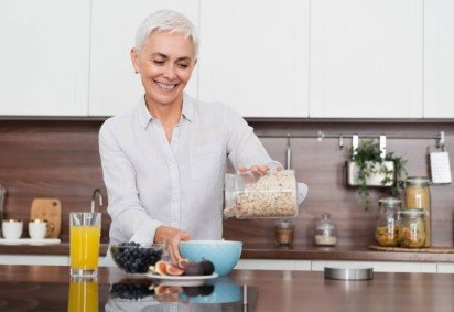 Alguns alimentos podem ser verdadeiros aliados na preservação da massa muscular e da força ao longo do envelhecimento (Imagem: Inside Creative House | Shutterstock) -  (crédito: EdiCase) -Alguns alimentos podem ser verdadeiros aliados na preservação da massa muscular e da força ao longo do envelhecimento (Imagem: Inside Creative House | Shutterstock) -  (crédito: EdiCase)