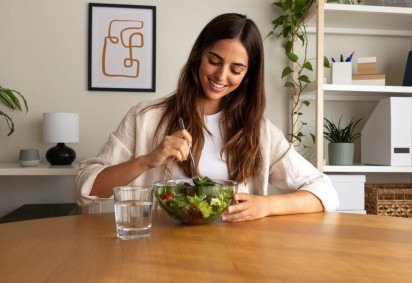 A dieta low carb pode influenciar o emagrecimento e o equilíbrio do corpo quando feita de forma adequada e consciente (Imagem: Daniel Hoz | Shutterstock) -  (crédito: EdiCase) -A dieta low carb pode influenciar o emagrecimento e o equilíbrio do corpo quando feita de forma adequada e consciente (Imagem: Daniel Hoz | Shutterstock) -  (crédito: EdiCase)