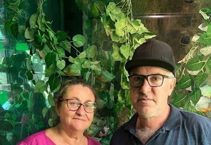 Stella Maris e o marido Neidacir: ela diz que o trabalho melhora a autoestima, ele reclama das contas para pagar -  (crédito: Arquivo pessoal) -Stella Maris e o marido Neidacir: ela diz que o trabalho melhora a autoestima, ele reclama das contas para pagar -  (crédito: Arquivo pessoal)