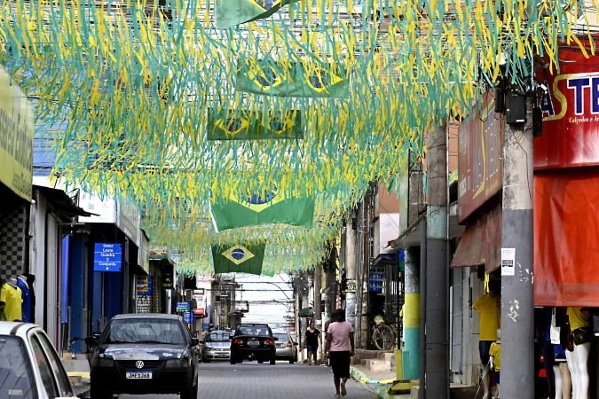 A decoração na Estrutural alimenta o sonho das crianças de também se tornarem jogadores de futebol
