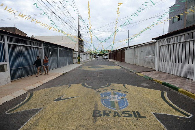 10.06.2026 Minervino Junior CB/DA Press. Decoração na rua para a copa 2026 no gama Adriely Rodrigues e Herbert Mattos - (crédito: Minervino Junior CB/DA Press) 10.06.2026 Minervino Junior CB/DA Press. Decoração na rua para a copa 2026 no gama Adriely Rodrigues e Herbert Mattos - (crédito: Minervino Junior CB/DA Press)