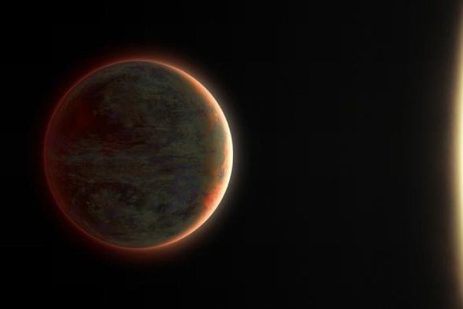 Representação artística do exoplaneta WASP-121 b. Ele pertence à classe dos Júpiteres quentes. Devido à proximidade com a estrela, a rotação do planeta está sincronizada com sua órbita ao redor dela. Como resultado, um dos hemisférios de WASP-121 b está sempre voltado para a estrela, aquecendo-o a temperaturas de até 2500 graus Celsius. O lado noturno está sempre orientado para o espaço frio, razão pela qual é 1775 graus Celsius mais frio nessa região. - (crédito: Patricia Klein and MPIA) Representação artística do exoplaneta WASP-121 b. Ele pertence à classe dos Júpiteres quentes. Devido à proximidade com a estrela, a rotação do planeta está sincronizada com sua órbita ao redor dela. Como resultado, um dos hemisférios de WASP-121 b está sempre voltado para a estrela, aquecendo-o a temperaturas de até 2500 graus Celsius. O lado noturno está sempre orientado para o espaço frio, razão pela qual é 1775 graus Celsius mais frio nessa região. - (crédito: Patricia Klein and MPIA)