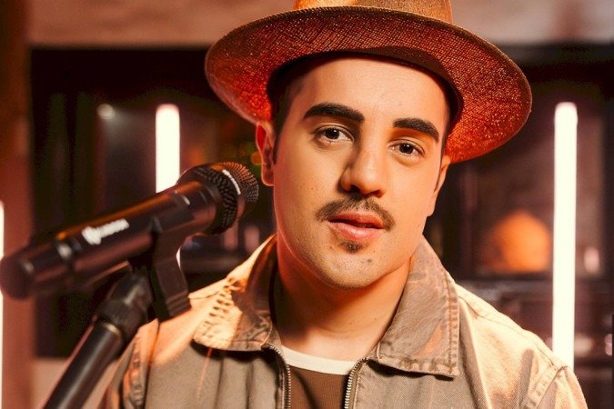 Cantor retorna às músicas de seu primeiro álbum solo em versões minimalistas de voz e violão - (crédito: Universal Music) Cantor retorna às músicas de seu primeiro álbum solo em versões minimalistas de voz e violão - (crédito: Universal Music)