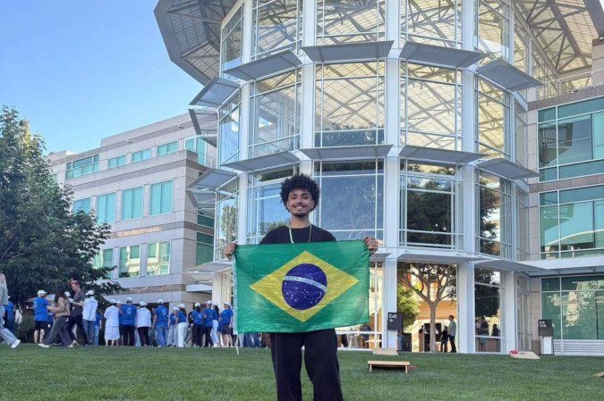 Estudante Marcos Albuquerque foi selecionado entre os 50 melhores do mundo no concurso Swift Student Challenge, da Apple -  (crédito: Arquivo pessoal)