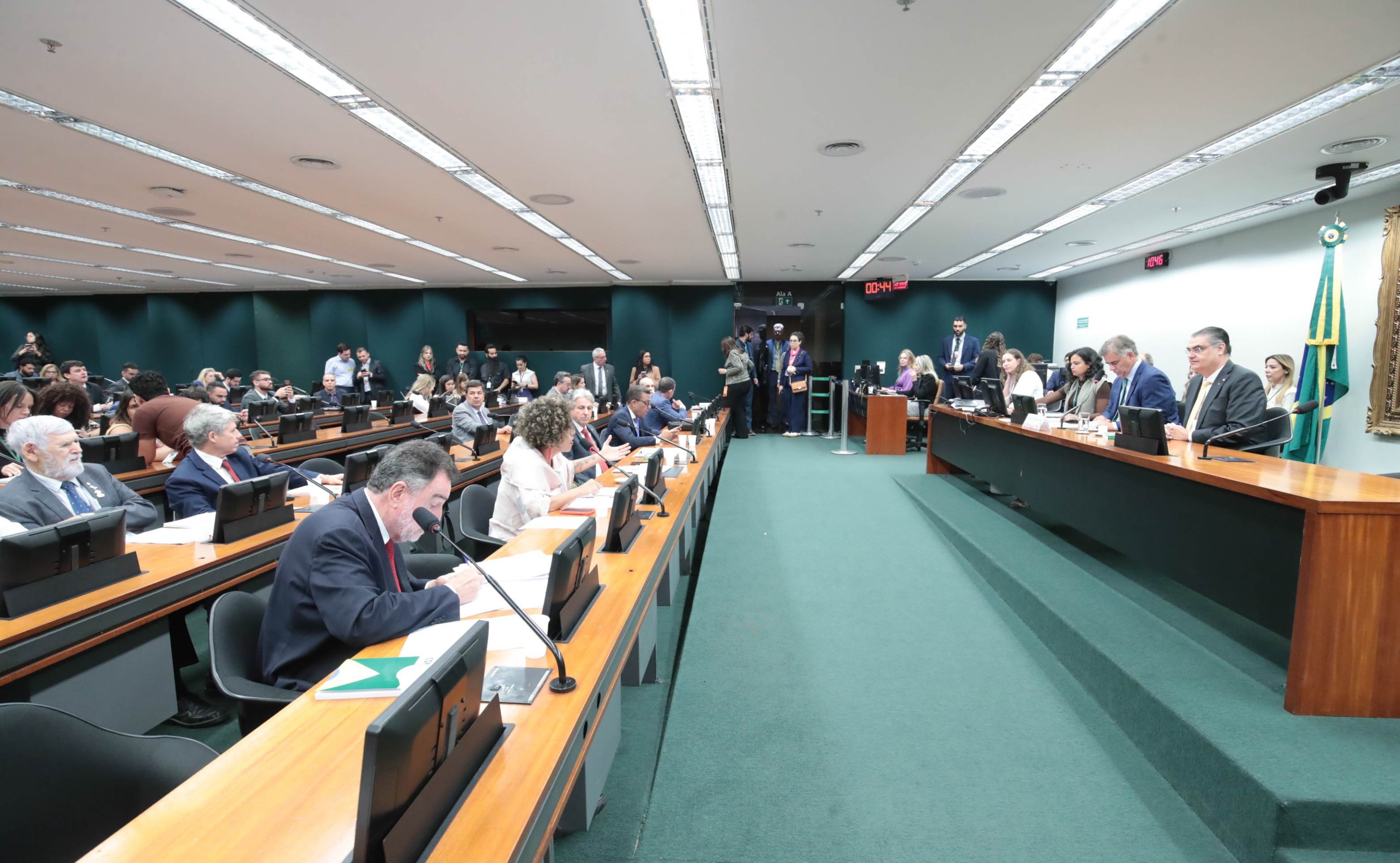Maioridade penal aos 16 anos avança na Câmara