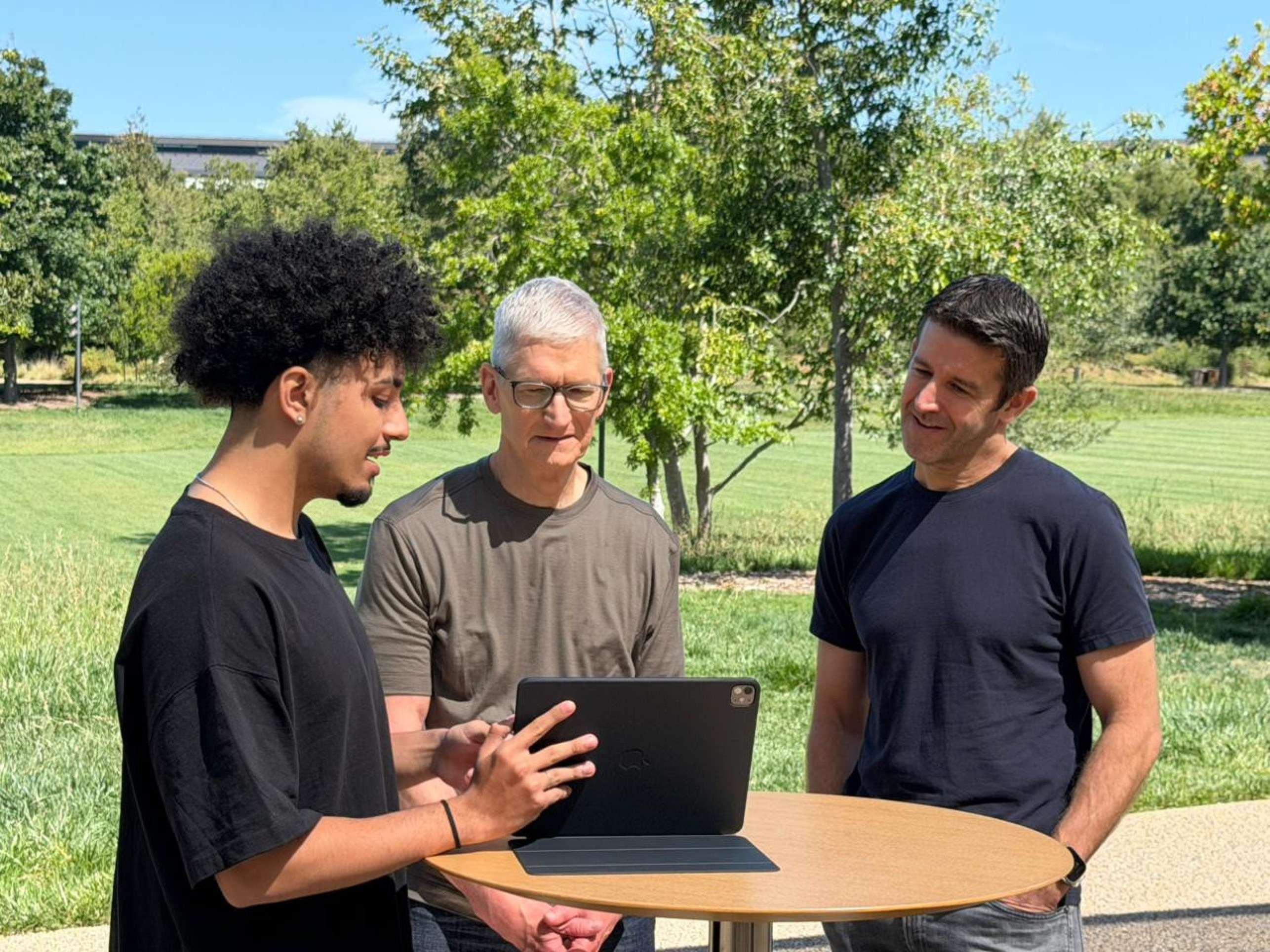 selecionado entre os 50 melhores do mundo no concurso Swift Student Challenge, da Apple, e teve a chance de se reunir com os CEO&rsquo;s da gigante americana