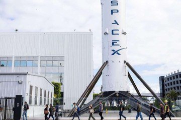 SpaceX é avaliada em mais de R$ 9 trilhões antes da abertura de capital que pode fazer de Elon Musk o primeiro trilionário da história - (crédito: BBC Geral) SpaceX é avaliada em mais de R$ 9 trilhões antes da abertura de capital que pode fazer de Elon Musk o primeiro trilionário da história - (crédito: BBC Geral)