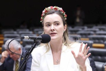 Deputada Júlia Zanatta (PL-SC) discursa durante debate sobre fim da escala 6x1 na Câmara dos Deputados  -  (crédito: Kayo Magalhães - 27.mai.26/Câmara dos Deputados)
