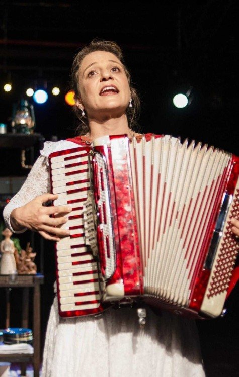 A atriz Caísa Tibúrcio protagonista o espetáculo 'Enluarada - Uma Epopeia Sertaneja' durante o evento SerTão a Gosto
- (crédito: Diego Bresani ) A atriz Caísa Tibúrcio protagonista o espetáculo 'Enluarada - Uma Epopeia Sertaneja' durante o evento SerTão a Gosto
- (crédito: Diego Bresani )