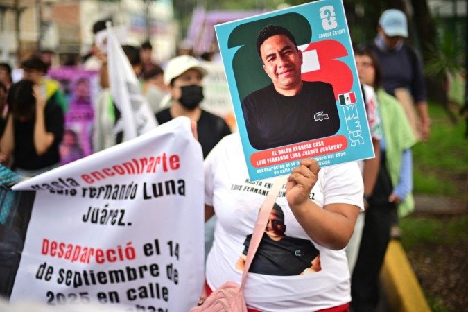 Manifestantes lotam as ruas de acesso ao Est&aacute;dio Azteca, sede da estreia da Copa do Mundo de 2026, no M&eacute;xico. Grupos como o &rsquo;Madres Buscadoras&rsquo; protestam por diferentes motivos, relacionados a crise humanit&aacute;ria e a problemas na educa&ccedil;&atilde;o            