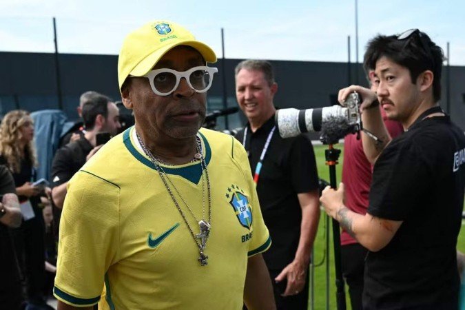 Spike Lee prestigia treino da Seleção em Nova Jersey - (crédito: Foto: Mauro Pimentel/AFP) Spike Lee prestigia treino da Seleção em Nova Jersey - (crédito: Foto: Mauro Pimentel/AFP)