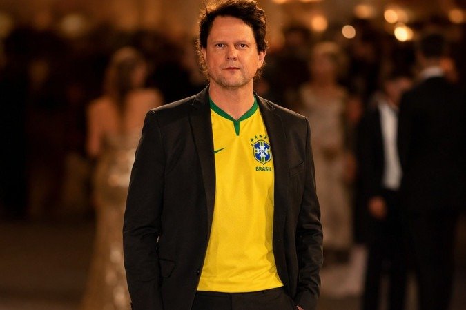 Concepção artística do ator Selton Mello com a camisa da Seleção Brasileira: Concepção artística do ator Selton Mello com a camisa da Seleção Brasileira: