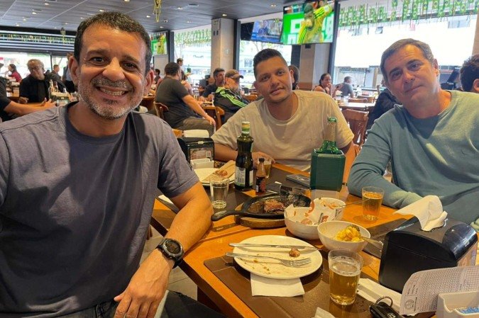 Ricardo Luiz fez questão de reunir os amigos para assistir ao início do Mundial - (crédito: Foto: Davi Cruz/CB/D.A Press) Ricardo Luiz fez questão de reunir os amigos para assistir ao início do Mundial - (crédito: Foto: Davi Cruz/CB/D.A Press)
