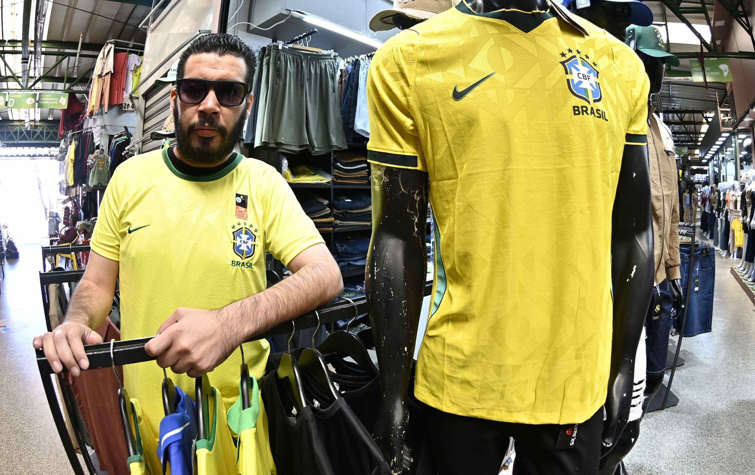  Alessandro Ferreira abastece o estoque e segue esparan&ccedil;oso