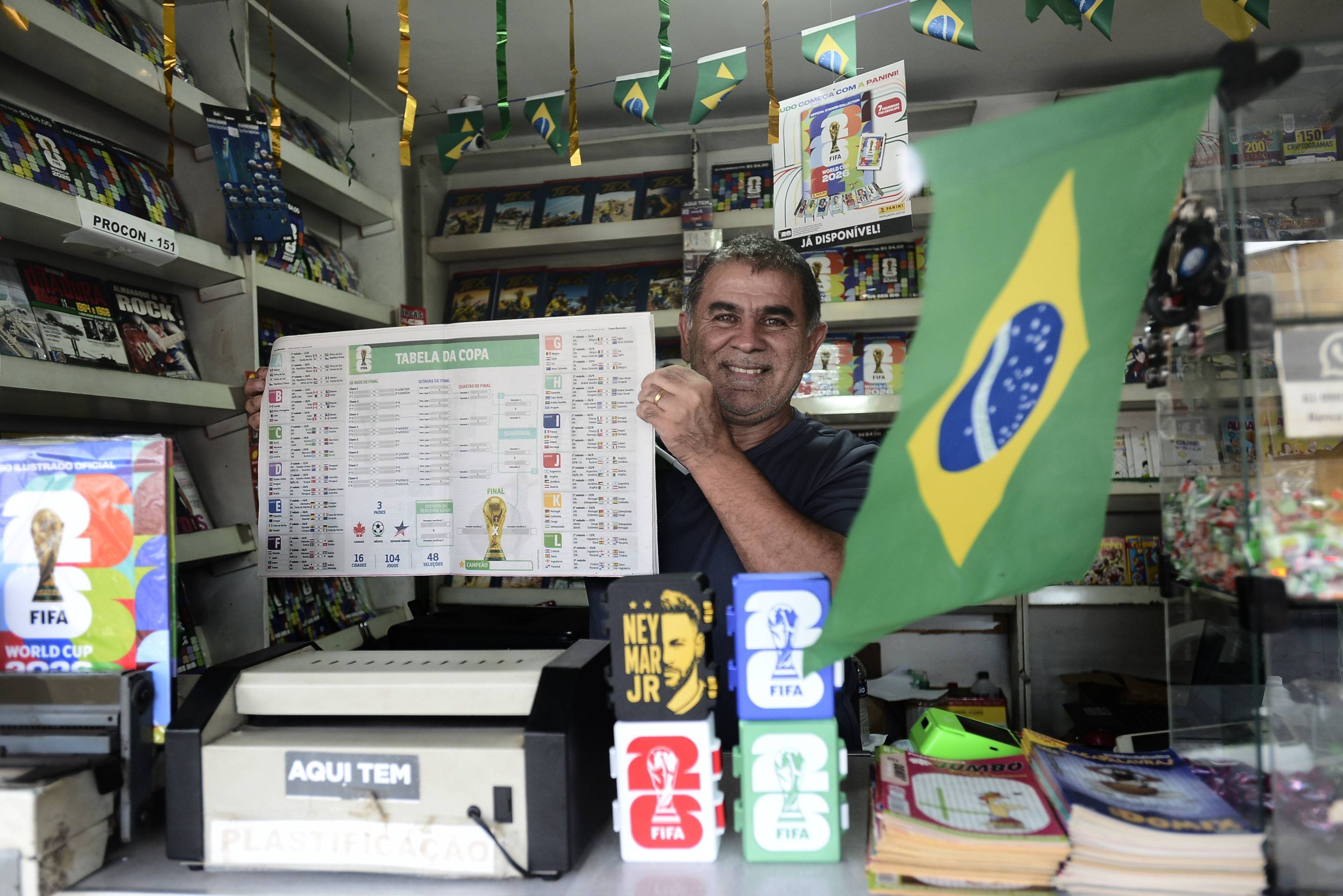  11/06/2026. Cr&eacute;dito: Minervino J&uacute;nior/CB/D.A Press. Brasil.  Brasilia - DF. Perfil de torcedor da Copa do Mundo. Cl&aacute;udio Damasceno - banca Shalon na Candangol&acirc;ndia.