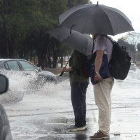 Nesta segunda-feira (15/6), ainda há possibilidade de ocorrência de chuvas isoladas, com pancadas durante a noite -  (crédito:  Davi Pereira /CB/D.A Press.)